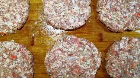 розовый бургер с нежнейшей котлетой