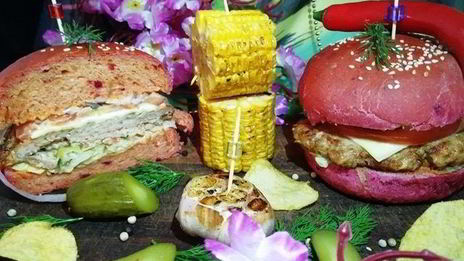 розовый бургер с нежнейшей котлетой