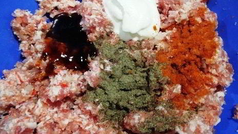 розовый бургер с нежнейшей котлетой