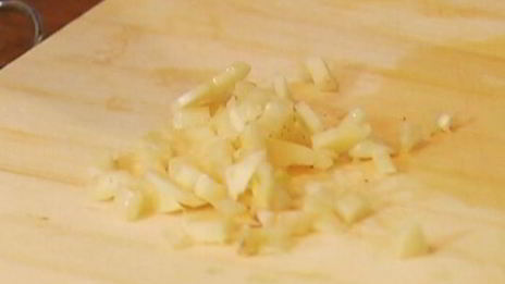 бутерброд с грибами, помидором и яйцом пашот