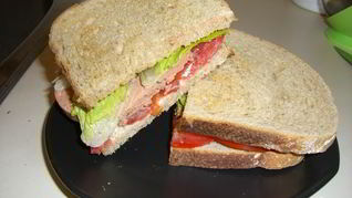 Бутерброд с колбасой