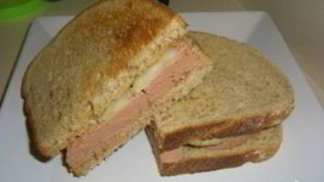 бутерброд с колбасой