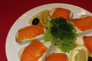 Бутерброд с красной рыбой