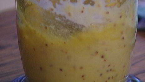 бутерброд с курицей, беконом и авокадо