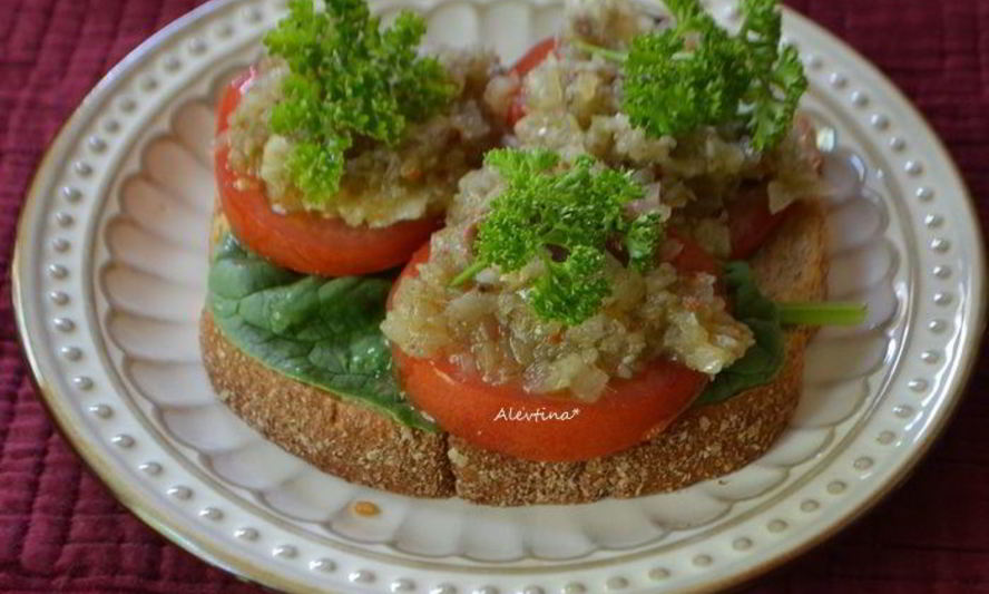 Рецепт бутерброд с томатами и анчоусной заправкой