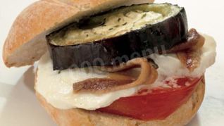 Бутерброды с баклажанами и сыром