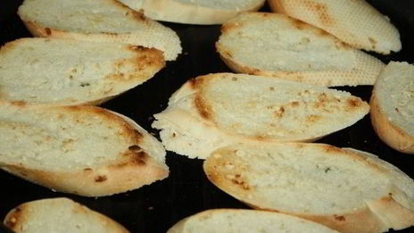 бутерброды с глазированной печенью