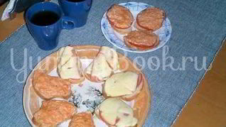 Бутерброды с колбасой, сыром и помидорами