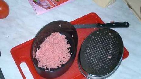 бутерброды с колбасой, сыром и помидорами