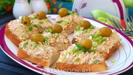 бутерброды с консервированным тунцом