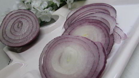 бутерброды с лососем, свеклой и авокадо