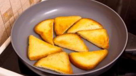 бутерброды с паштетом из куриной печени