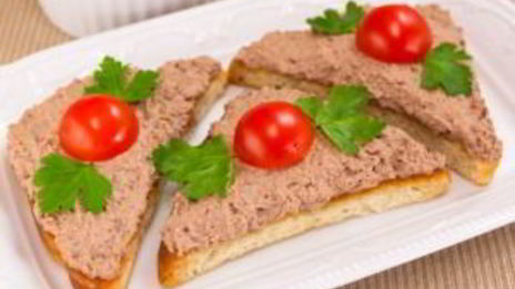 бутерброды с паштетом из куриной печени