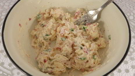 бутерброды с пастой из редиса и плавленного сыра