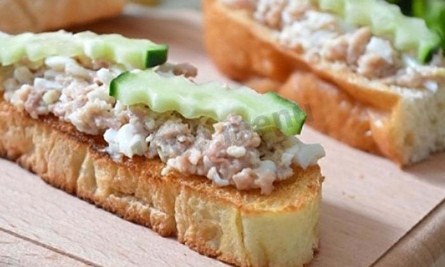 Рецепт бутерброды с печенью трески, огурцом, яйцами