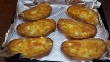 бутерброды с сыром и чесноком