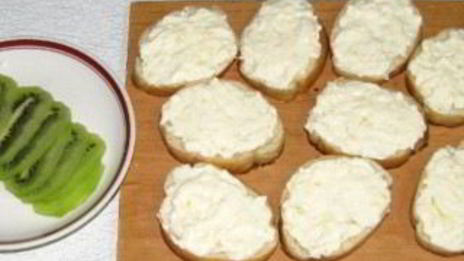 бутерброды с сыром и киви