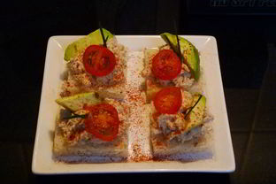 Бутерброды с тунцом и авокадо