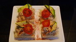 Бутерброды с тунцом и авокадо