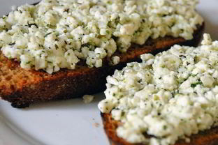 Бутерброды с творогом и зеленью