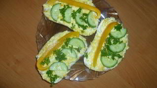 Бутерброды с яйцом и болгарским перцем