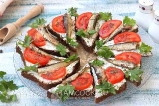 Бутерброды со шпротами и творожным сыром