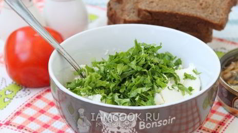 бутерброды со шпротами и творожным сыром