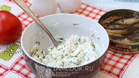 бутерброды со шпротами и творожным сыром