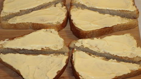 бутерброды со шпротами