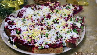 Бутерброды со свекольно-селедочной намазкой