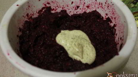 бутерброды со свекольно-селедочной намазкой