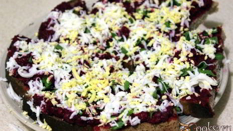 бутерброды со свекольно-селедочной намазкой