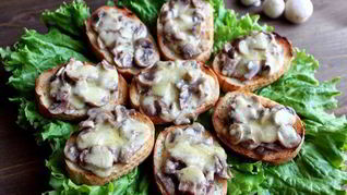 Быстрые горячие бутерброды с грибами и сыром
