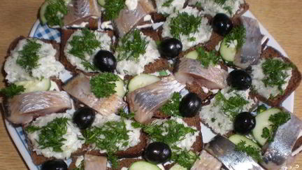 Бутерброды с селедкой