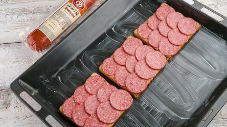 горячие бутерброды с колбасой и сыром