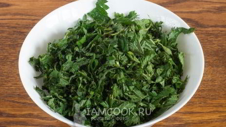 горячие бутерброды с крапивой и сыром