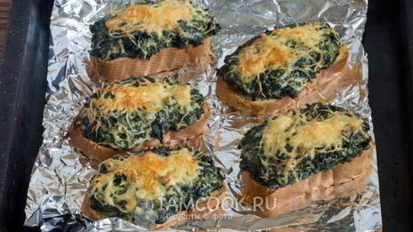 горячие бутерброды с крапивой и сыром