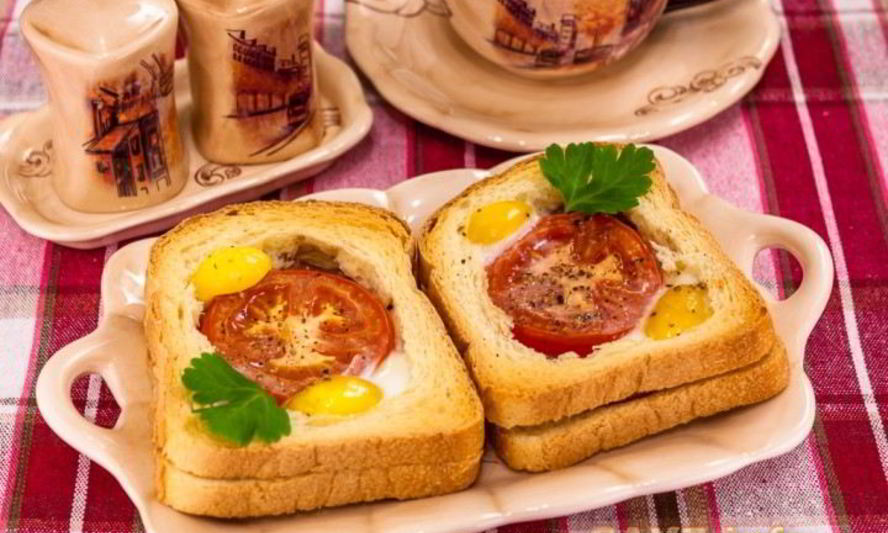 Рецепт горячие бутерброды с окороком, помидорами и яйцами