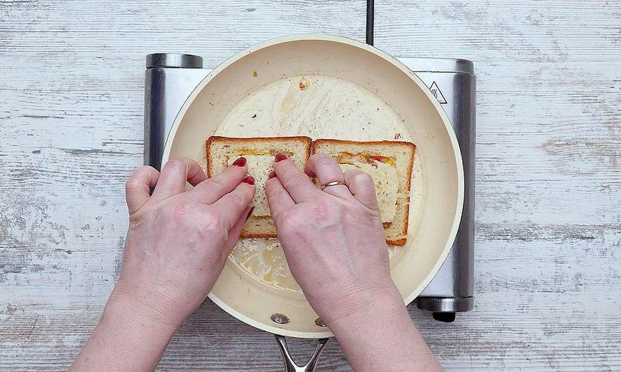 Рецепт горячие бутерброды с сыром на сковороде