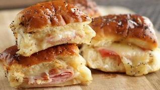 Горячие бутерброды с ветчиной и сыром в фольге