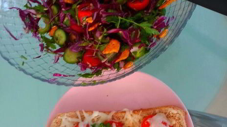 горячий бутерброд с помидорами