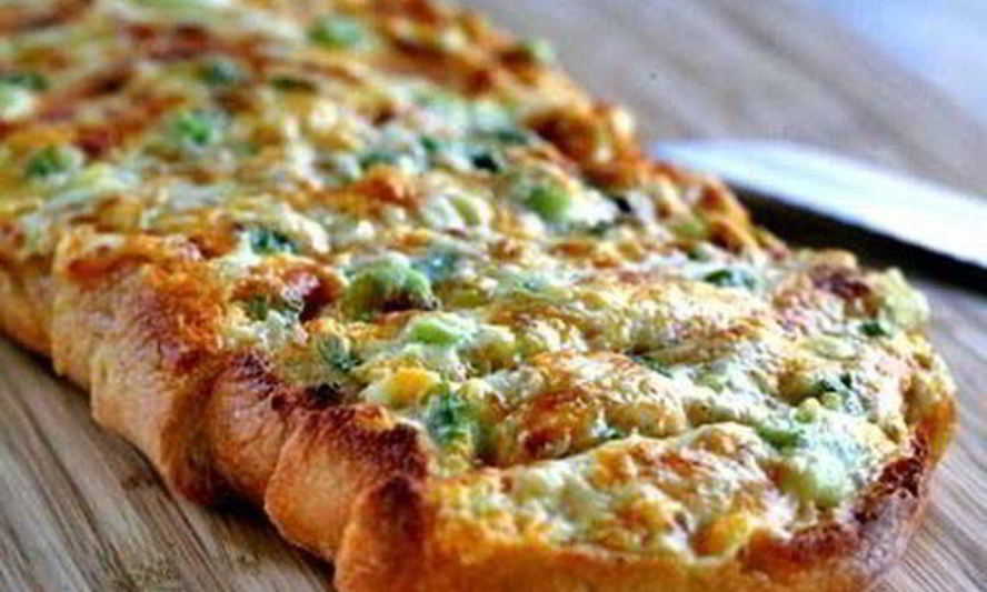 Рецепт горячий бутерброд с сыром, зеленью и чесноком