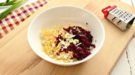 праздничные бутерброды с сельдью и свеклой