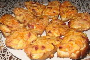 Простые горячие бутерброды в духовке