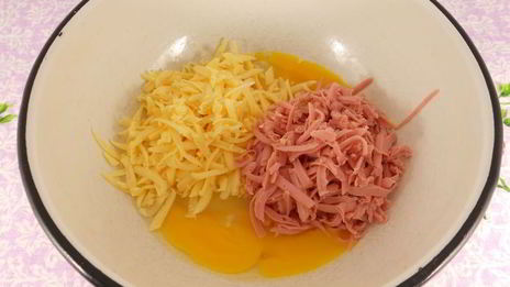 томатные бутерброды с колбасой и сыром