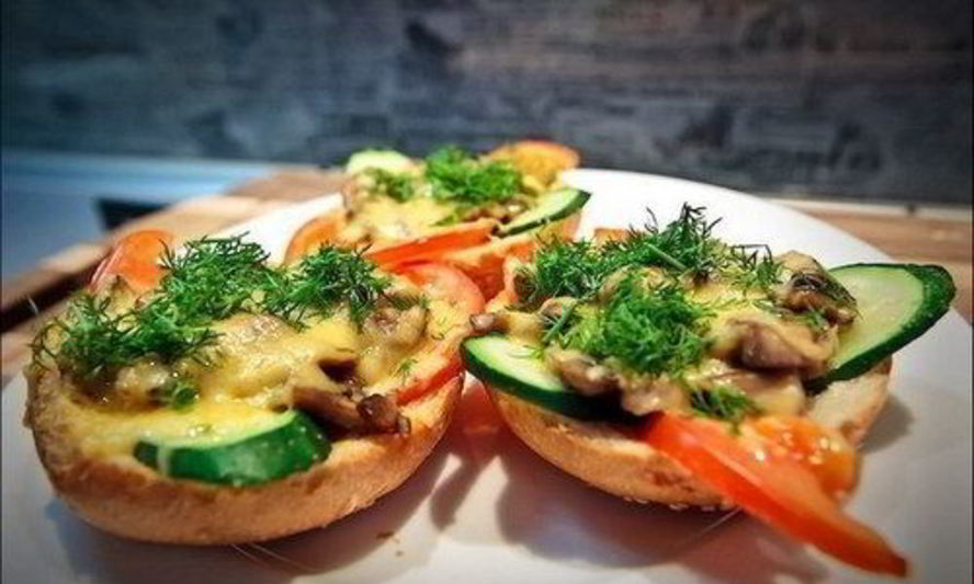 Рецепт закусочные бутерброды с грибами под сыром