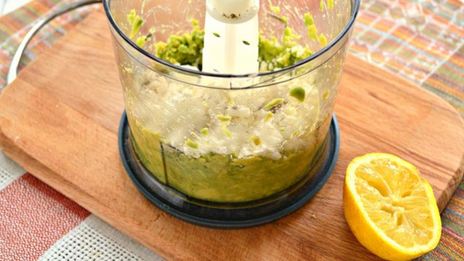 закусочные бутерброды с муссом из авокадо