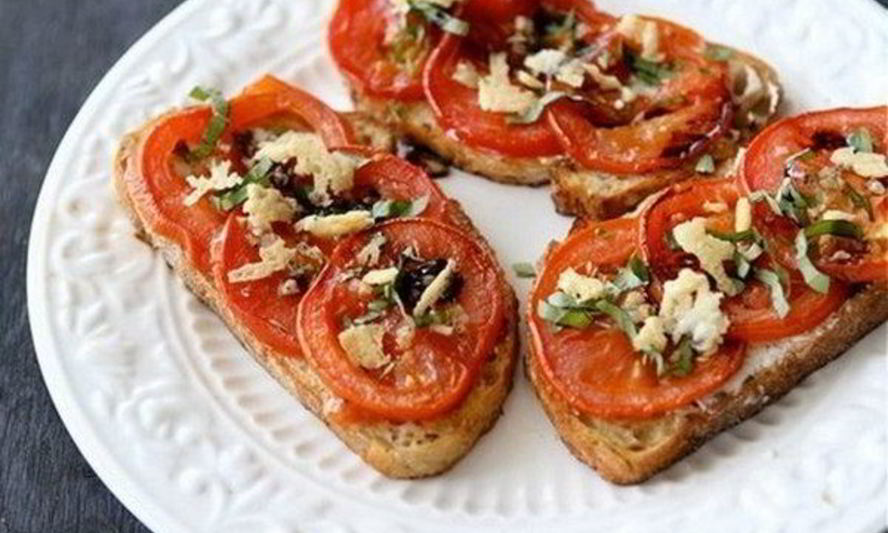 Рецепт закусочные бутерброды с помидорами и пармезаном