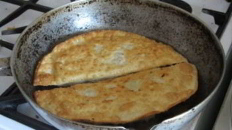 чебуреки на сковороде