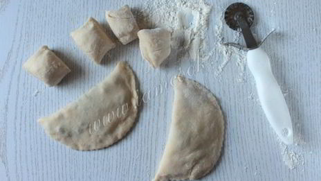 чебуреки с грибами и сыром